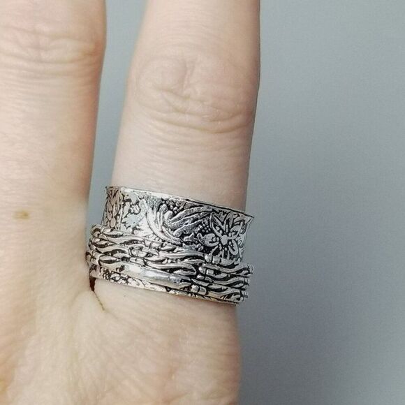 Vintage Floral Print Spinner Ring, Wide Silver Tone Size 9 Band, Wide Stacking - Picture 9 of 9